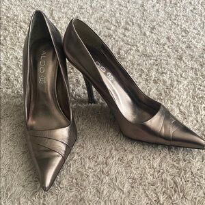 New Aldo Bronze Stiletto Heels - Size 9 (40)